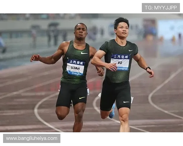 上海足球队在钻石联赛中的拼搏历程与辉煌成就回顾